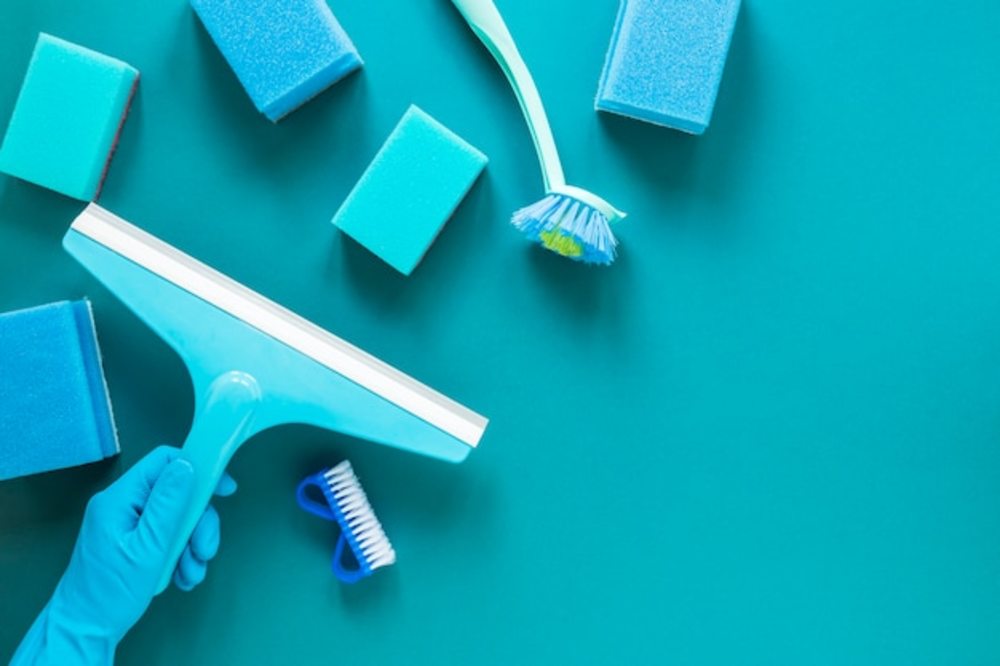 藍色清潔產品與平躺框架 衛生用品的新體驗